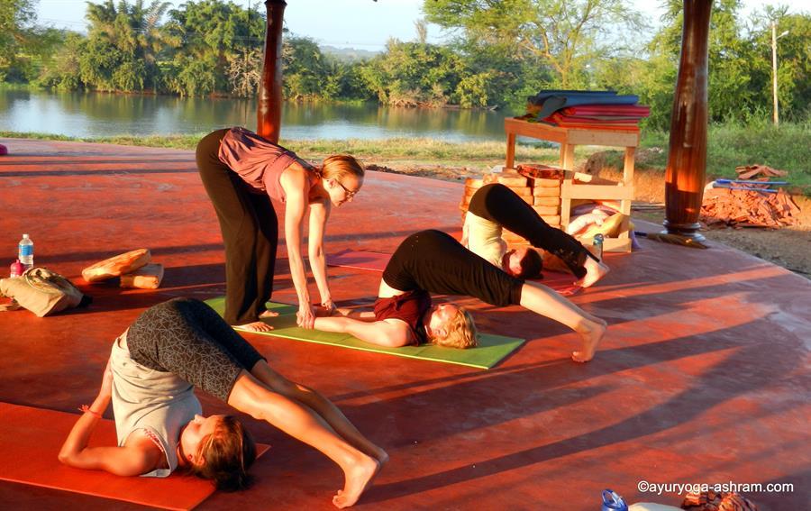 06 Hatha Yoga Teacher Training India (2)